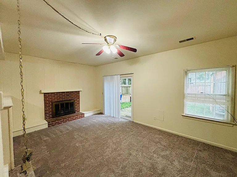 124 Camelot Ct — Photo 10