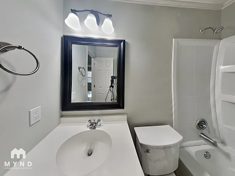 547 Whitethorn Dr — Photo 15