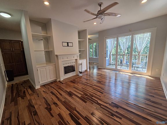 2nd image of 211 Knollridge Cir NE #211
