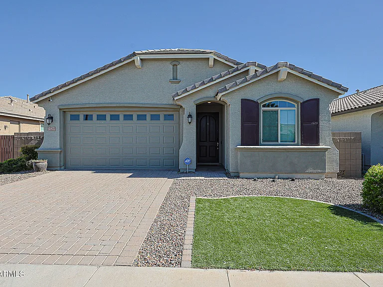 15269 W Pierce St — Photo 2