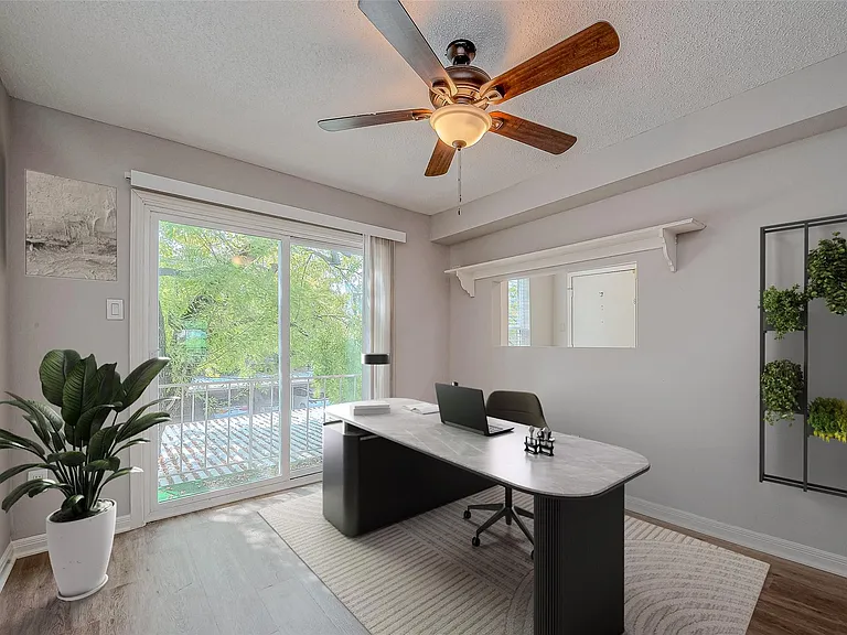 432 N Post Oak Ln — Photo 11