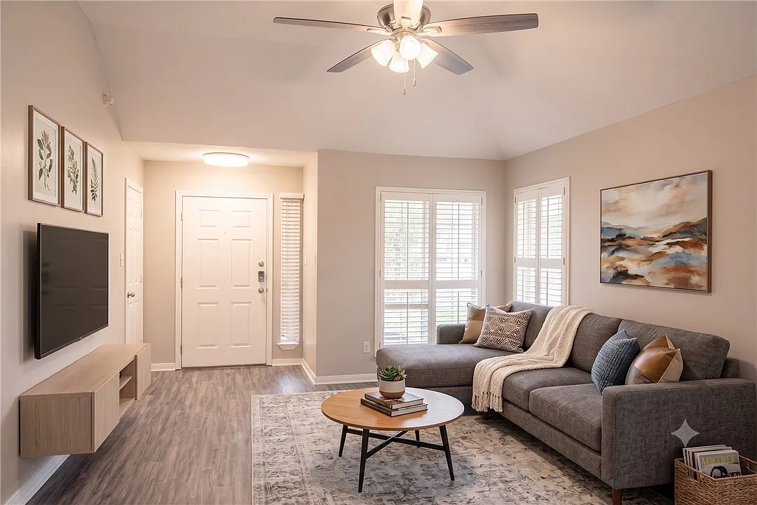 3 bed, 1174 sqft, $1,800 — Photo 2