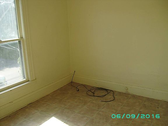 4th image of 119 Richardson Ave