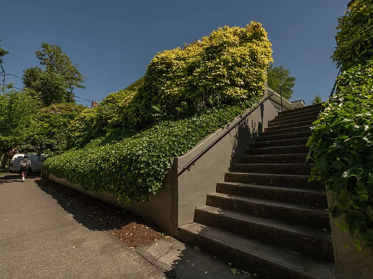 2310 NE Weidler St — Photo 4