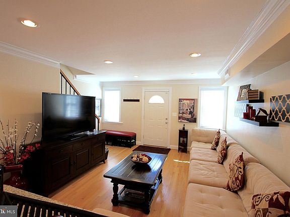 3rd image of 1135 Colonial Ave