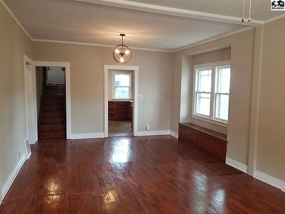 3rd image of 312 W Beloit Ave