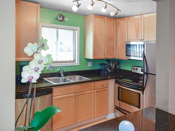 3rd image of 433 E Osage Ln APT 1A