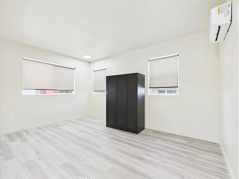 8457 Langdon — Photo 3