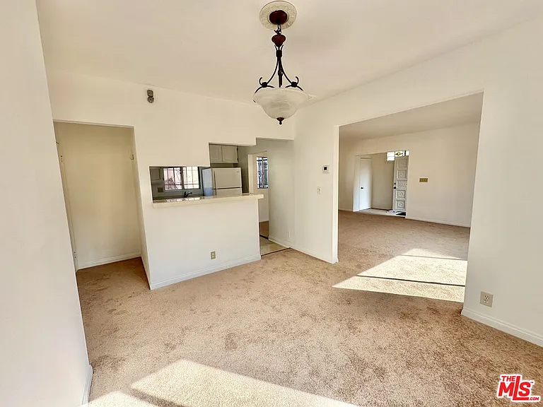 6069 1/2 Cashio St — Photo 11