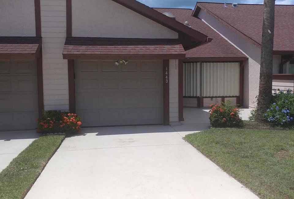 1st image of 1443 SE Colchester Cir