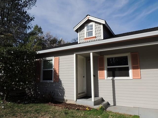 1st image of 453 Linden Ave
