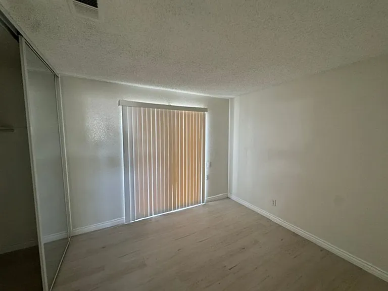 409 Wimbledon Dr — Photo 12