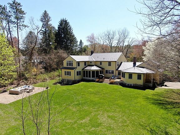 2nd image of 136 Plympton Rd