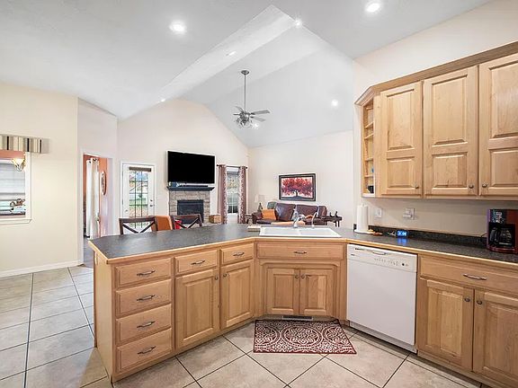 5th image of 205 N Bonda Way