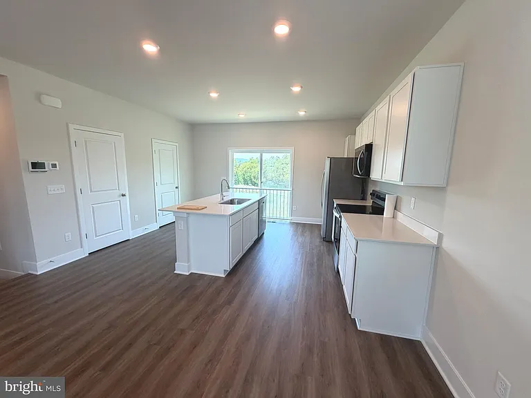 480 Sophie St — Photo 4