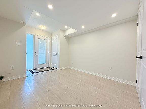 3rd image of 22 Esquire Way