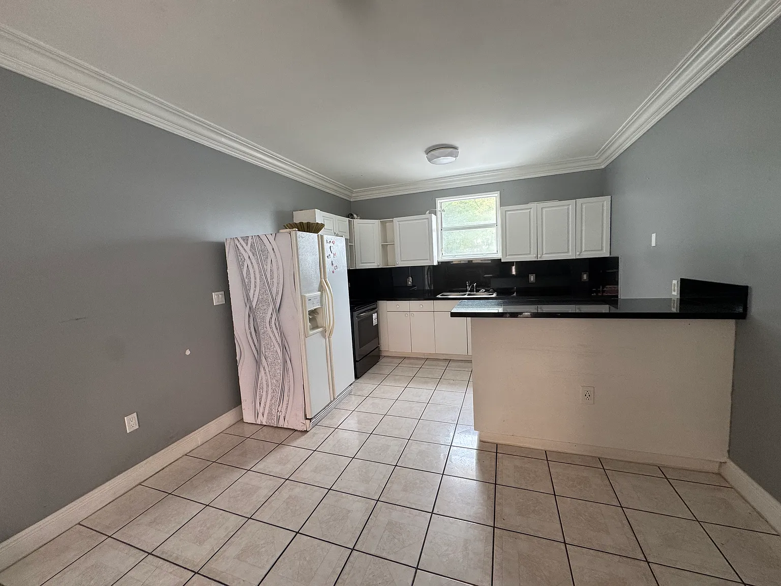 4 bed, 1250 sqft, $3,100 — Photo 2