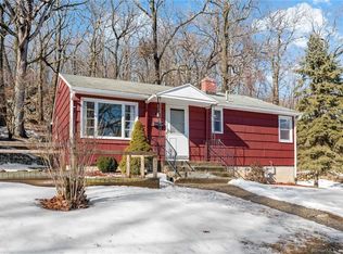 305 Robinwood Rd, Waterbury, CT 06708