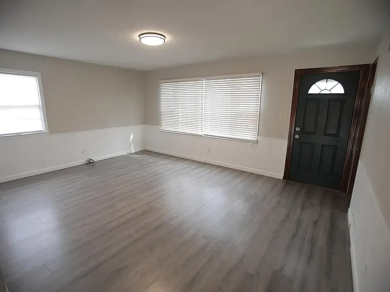907 S Whittier Rd — Photo 3