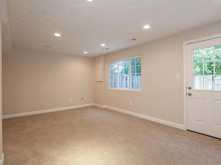 2911 Bridgehampton Ct — Photo 20