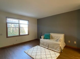 214 Stonewall Ct APT 1, Nappanee, IN 46550
