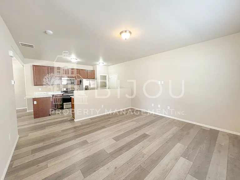7673 Silver Larch Point — Photo 4