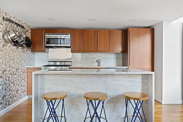 Sold by Christie's International Real Estate Group, LLC | media 37