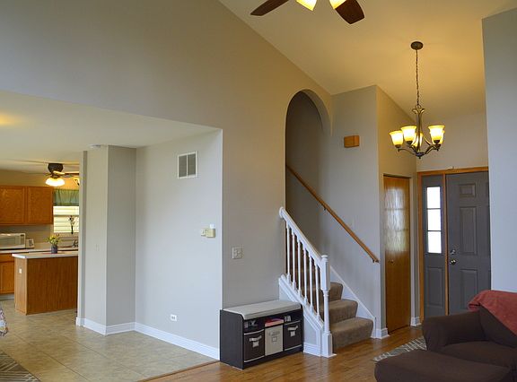 4th image of 143 W Honeysuckle Dr