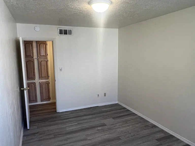 1105 Chelwood Park Blvd NE — Photo 33