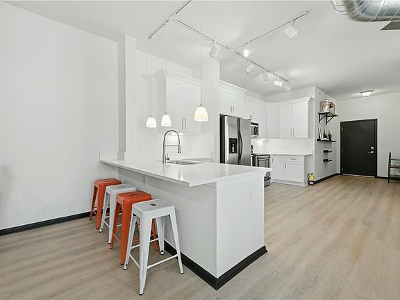 4th image of 5300 Peachtree Rd Unit 3309