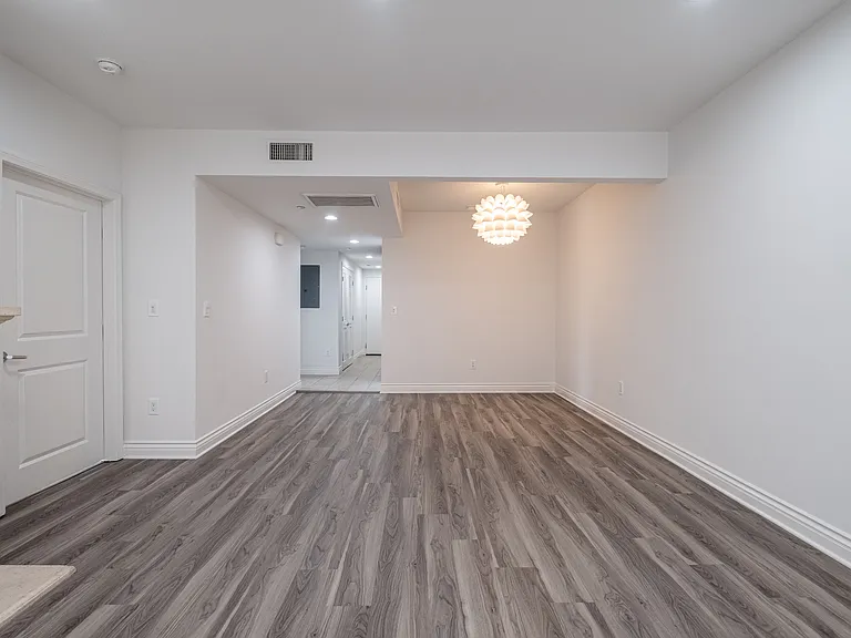 147 S Doheny Dr #303 — Photo 20