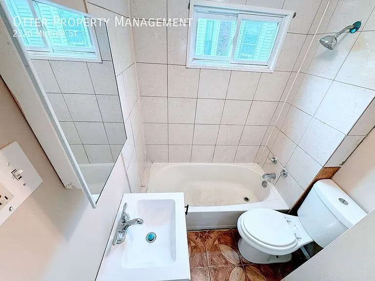 2320 Mutter St — Photo 16