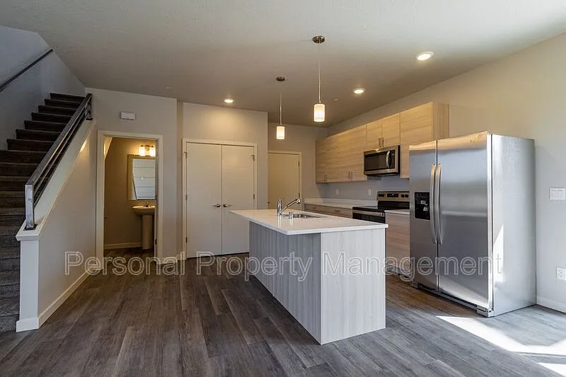 4 bed, 2.5 bath, 1660 sqft, $2,795 — Photo 4