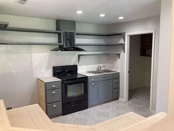 kitchen, door to laundry room