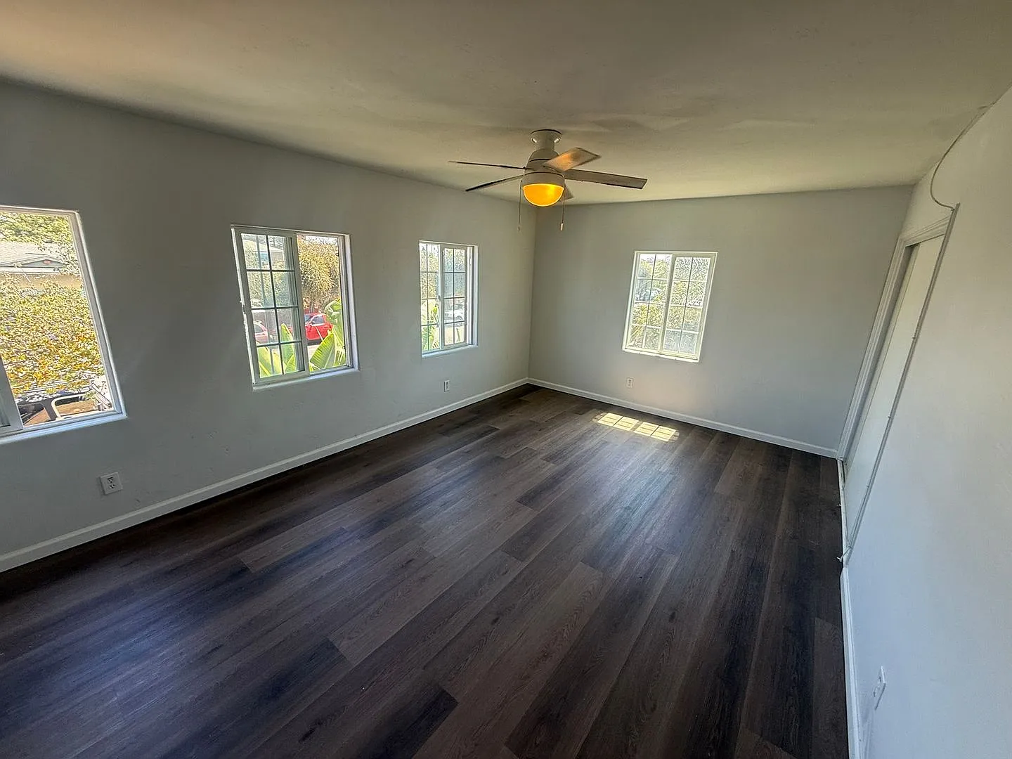 Beautiful Two Bedroom 1.5 Bath Located In San Diego — Photo 2