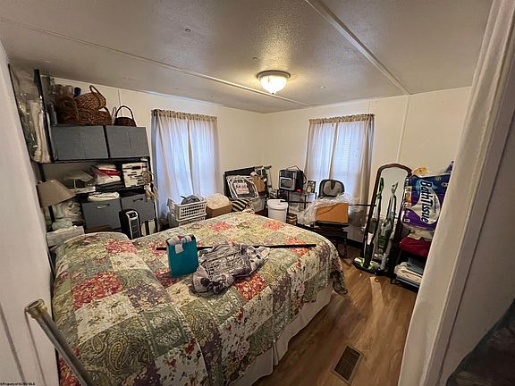 5th image of 135 Camden Ave