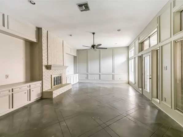 210 Mill Trail Dr, Sugar Land, TX 77498