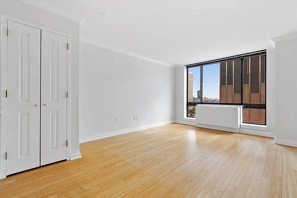 Rented by Greystar | media 27