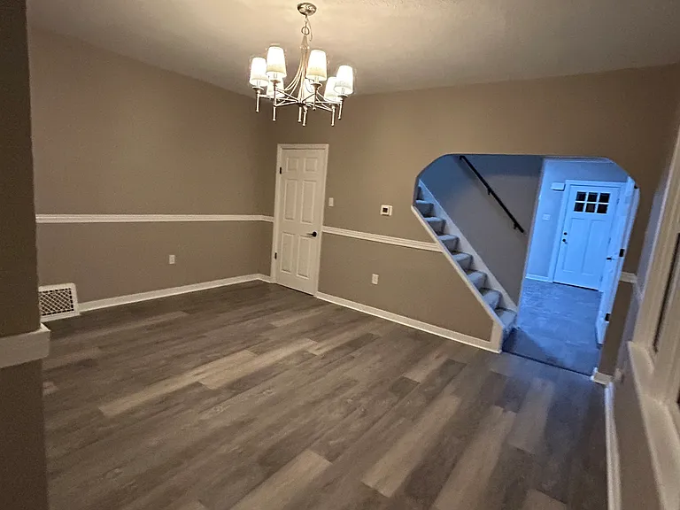 521 Franklin Ave — Photo 5