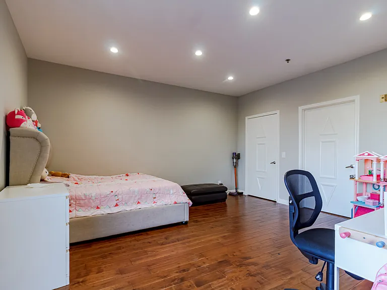 326 Westminster Ave #Penthouse 404 — Photo 22