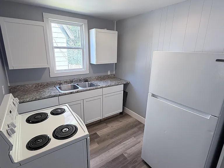 913 Dayton St — Photo 7
