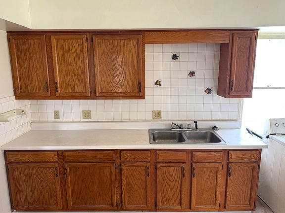 4th image of 313 5th St APT 2