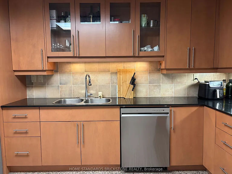 9 Greenbriar Rd #202 — Photo 14
