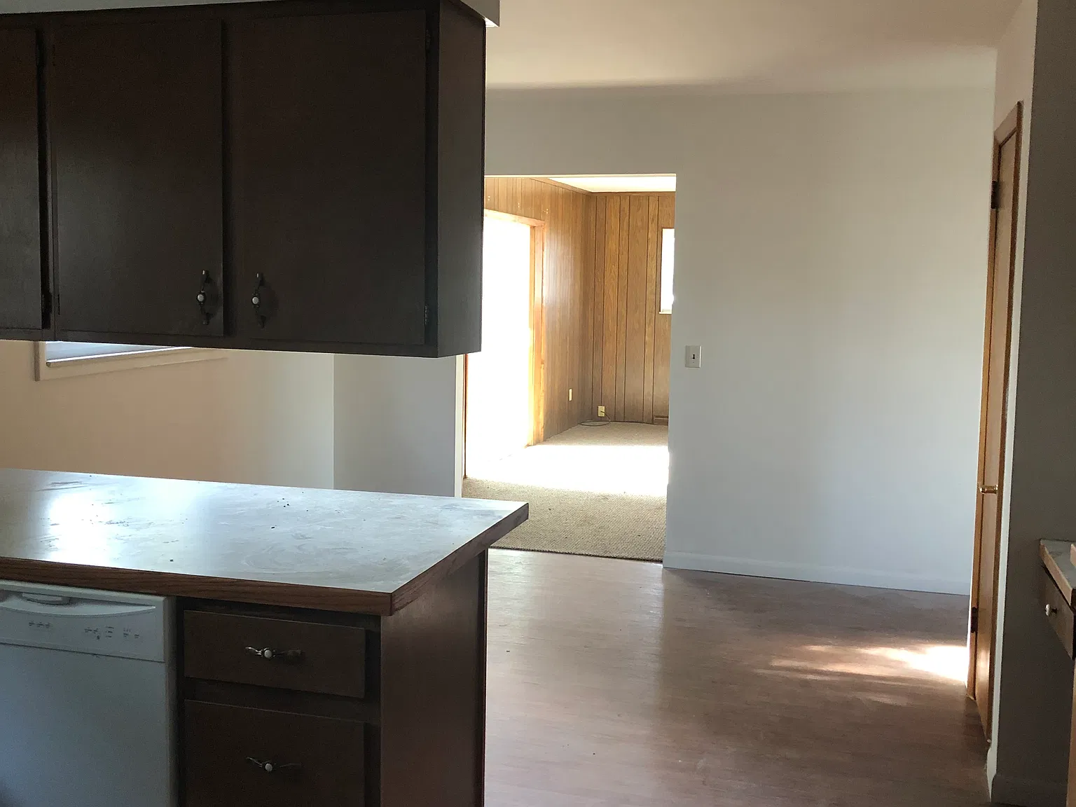 3 bed, 1.5 bath, 1800 sqft, $1,300 — Photo 2