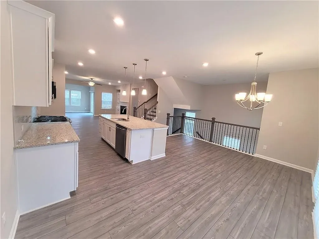 4 bed, 2667 sqft, $2,900 — Photo 4