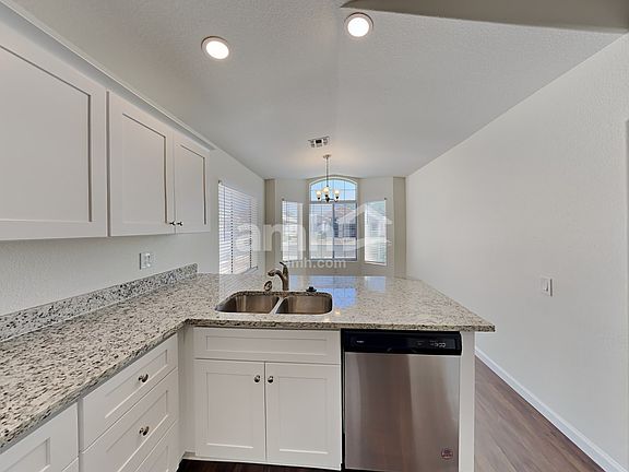 4th image of 2256 E Monona Dr