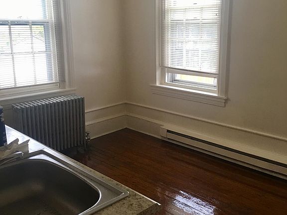 Eating area in kitchen