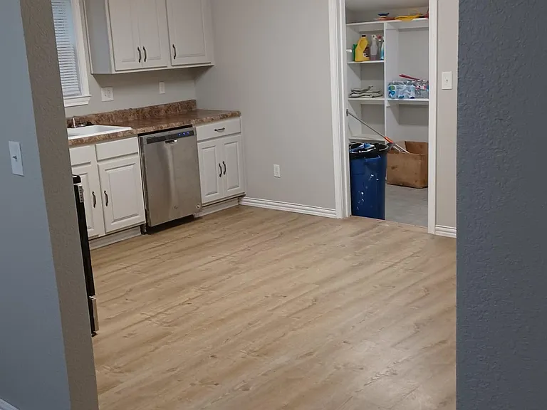 203 W Eagle St — Photo 6