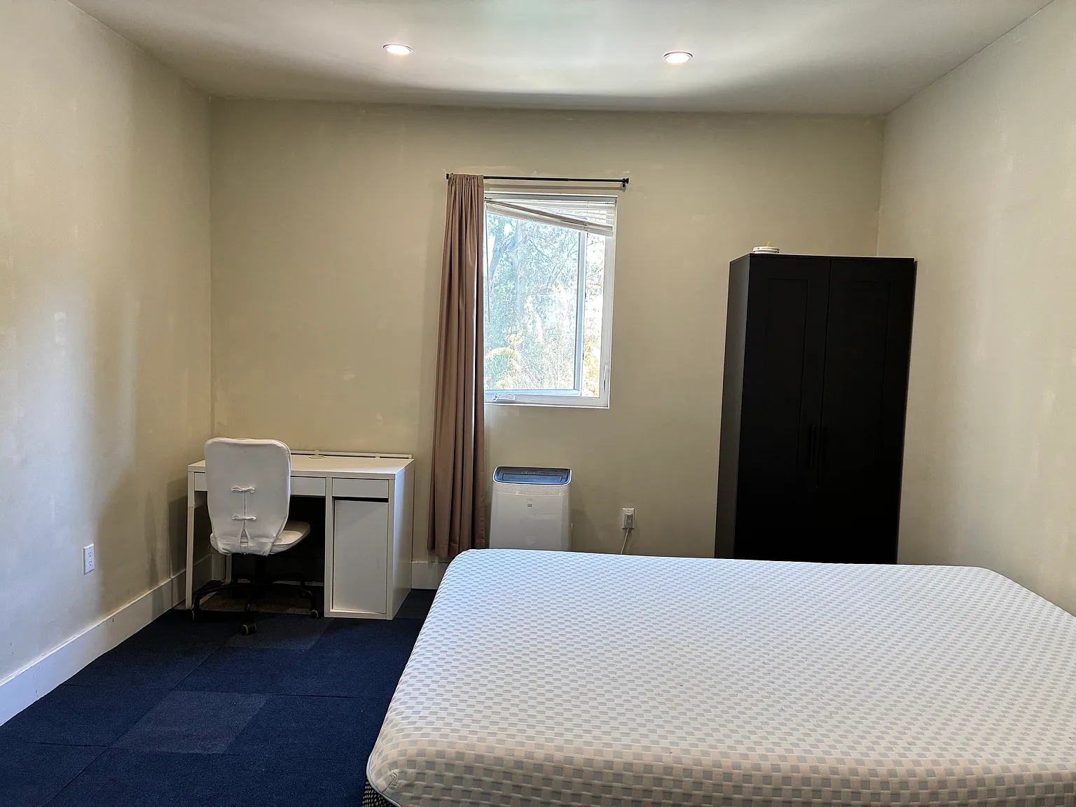 Studio, 220 sqft, $1,500 — Photo 2