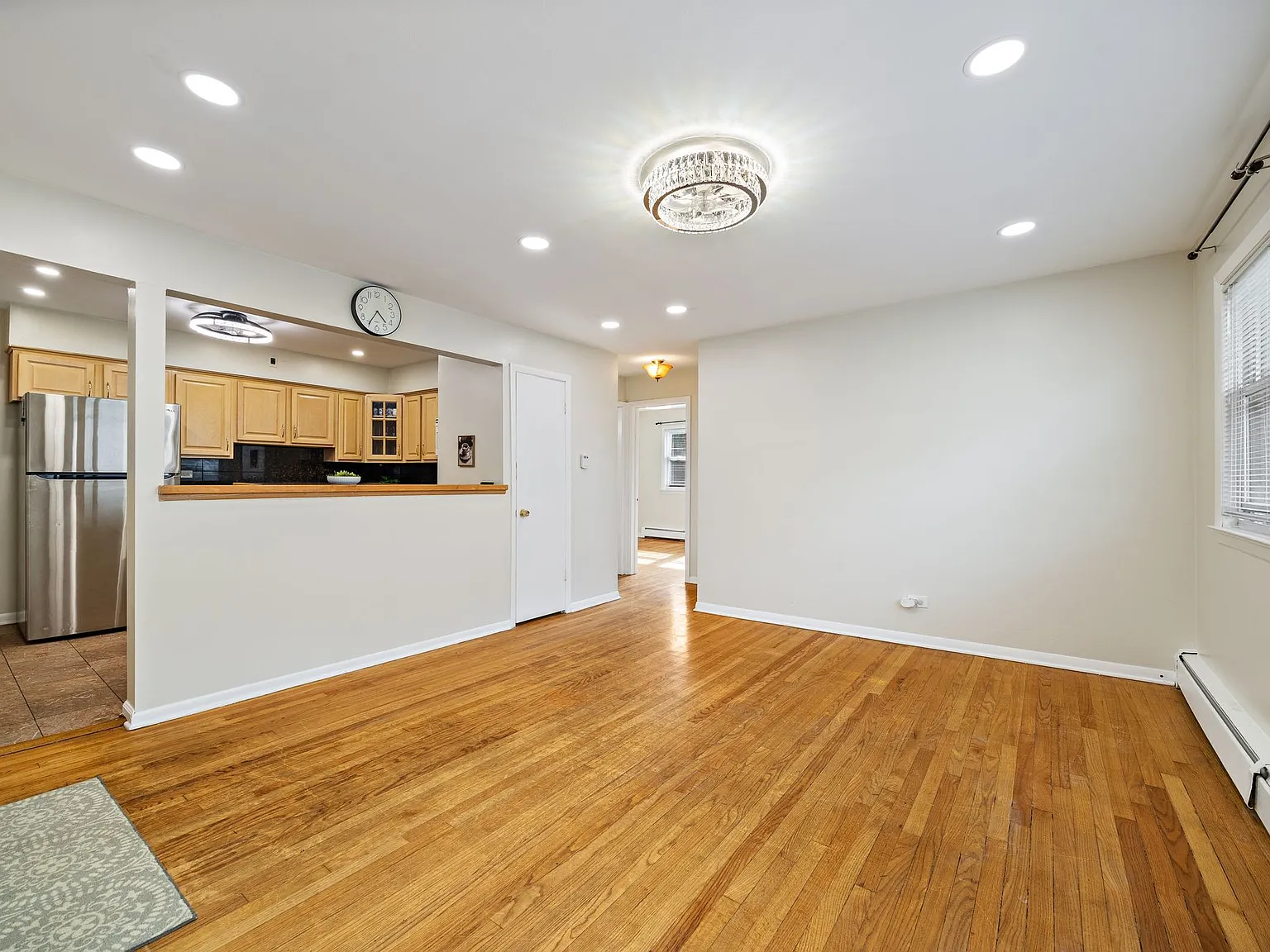 2 bedroom right by Oak Park Blue Line — Photo 3